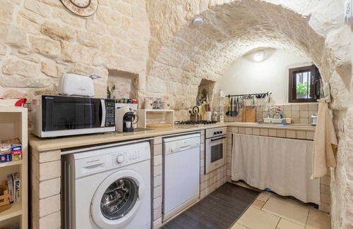 Alberobello House | Holiday Home Trullo Cielo with Pool & Wi-Fi