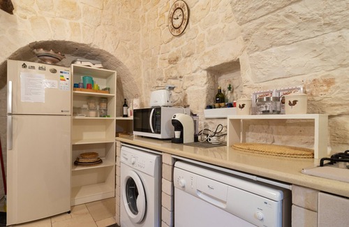 Alberobello House | Holiday Home Trullo Cielo with Pool & Wi-Fi
