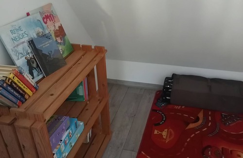 Locarn House | Holiday Home 'Ty Ma Zud' with Private Terrace and Wi-Fi