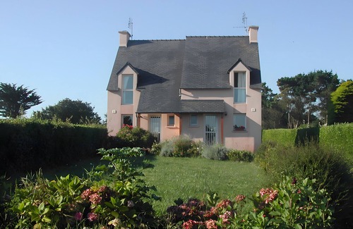 Plouguerneau House | Holiday Home 'Ty Per - Les Gîtes Marins Des Abers' with Sea View, Private Terrace and Wi-Fi