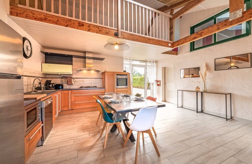 Cleder House | Holiday Home 'Ty Reuniou - La Grange' with Sea View, Shared Terrace and Wi-Fi
