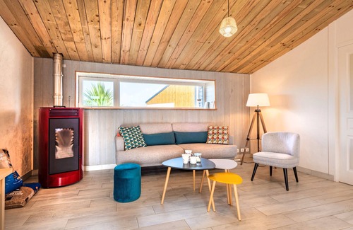 Cleder House | Holiday Home 'Ty Reuniou - La Grange' with Sea View, Shared Terrace and Wi-Fi