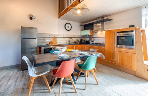 Cleder House | Holiday Home 'Ty Reuniou - La Grange' with Sea View, Shared Terrace and Wi-Fi