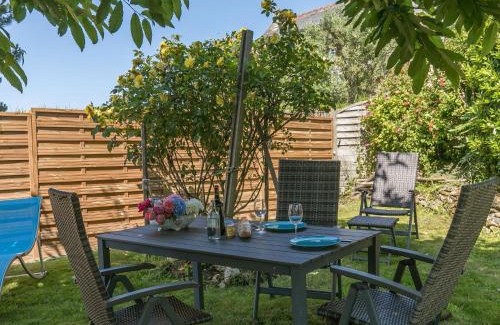 Locquirec House | Holiday Home Ty-Rozen by Interhome