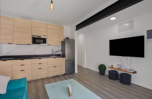 Playa de Arinaga House | Holiday Home 'Us' with Private Terrace and Wi-Fi