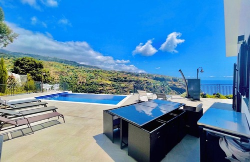 Ponta do Sol House | Holiday Home "Villa Camacho xxvii" with Sea View, Pool & Wi-Fi