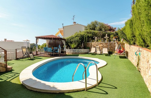 Lloret de Mar House | Holiday Home 'Villa Maria' close to the Sea with Pool & Wi-Fi