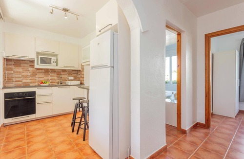 Los Delfines House | Holiday Home 'Villa Elfa' near the Beach with Pool, Garden & Wi-Fi
