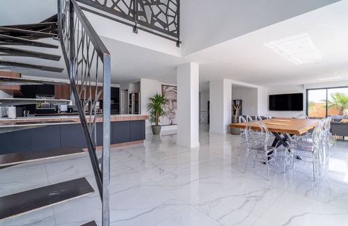 Mirepeisset House | Holiday Home 'Villa Nina' with Mountain View, Wi-Fi and Air Conditioning