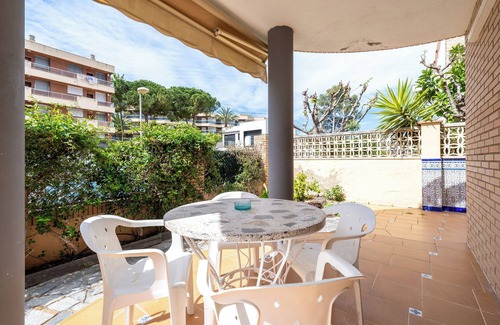 Vilafortuny House | Holiday Home 'Villa Jordi Y Nuri' with Private Terrace, Wi-Fi and Air Conditioning