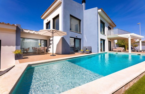 Sa Torre House | Holiday Home 'Villa La Primera' with Shared Pool & Wi-Fi