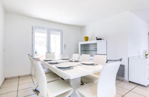 Vaux-sur-Mer House | Holiday Home Villa Languedoc by Interhome