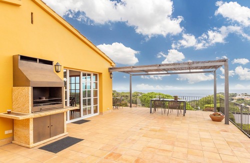 Begur House | Holiday Home 'Villa La Veleta On Costa Brava' with Sea View, Private Pool and Wi-Fi