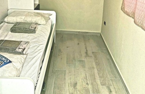 Cavallino House | Holiday Home Villa Mariangela with Shared Pool, Garden & Wi-Fi