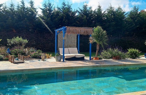 Laille House | Holiday Home 'Villa Pool Jacuzzi and Pétanque' with Pool, near La table du 6