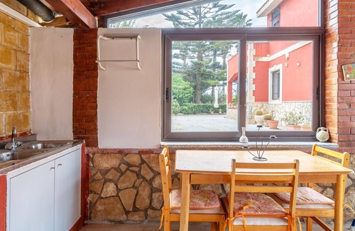 Granelli House | Holiday Home 'Villa Salvo' with Sea View, Garden & A/C