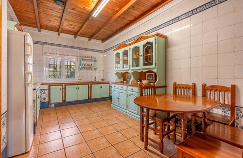Niguelas Villa | Holiday Home 'Villa Verde' with Mountain View, Private Pool and Wi-Fi