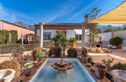 Niguelas Villa | Holiday Home 'Villa Verde' with Mountain View, Private Pool and Wi-Fi