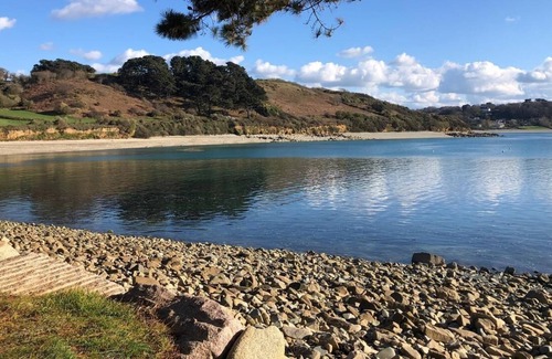 Trelevern House | Holiday Home 'Villa Vue Mer' with Sea View, Private Terrace and Wi-Fi