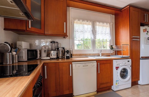 Vidreres House | Holiday Home 'Villa Yulia' with Private Pool, Private Terrace and Wi-Fi