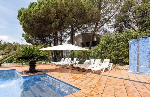 Vidreres House | Holiday Home 'Villa Yulia' with Private Pool, Private Terrace and Wi-Fi