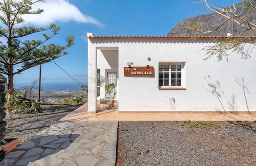 Frontera House | Holiday Home 'Villamaravilla 1' with Sea View, Private Terrace and Wi-Fi
