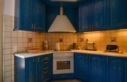 Andros House | Holiday Home 'Vitali River House Andros' with Mountain View, Wi-Fi and Air Conditioning