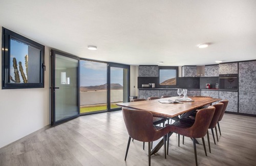 Villaverde House | Holiday Home 'Volcanoa' with Sea View, Shared Pool and Wi-Fi
