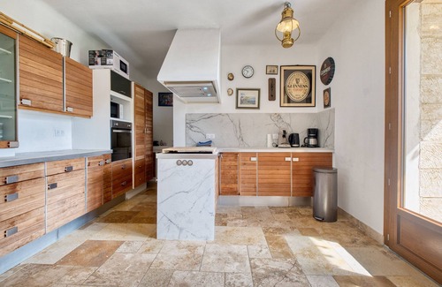 Sarlat-la-Caneda House | Holiday Home with Mountain View, Private Pool and Wi-Fi