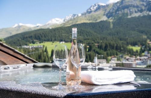 Lenzerheide Apartment | Holiday home with Jacuzzi for 6 persons-Lenzerheide