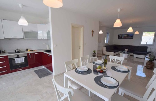 Barusici House | Holiday home with a pool and three bedrooms