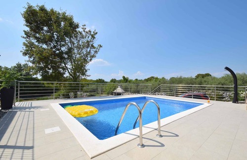 Barusici House | Holiday home with a pool and three bedrooms