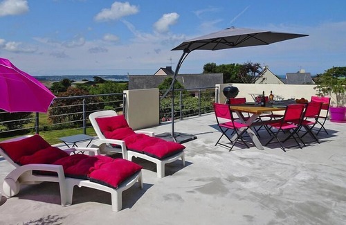 Trelevern House | Holiday home with beautiful terrace area