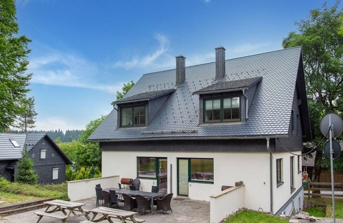 Friedrichshoehe House | Holiday home with garden and terrace in the beautiful Thuringian Forest
