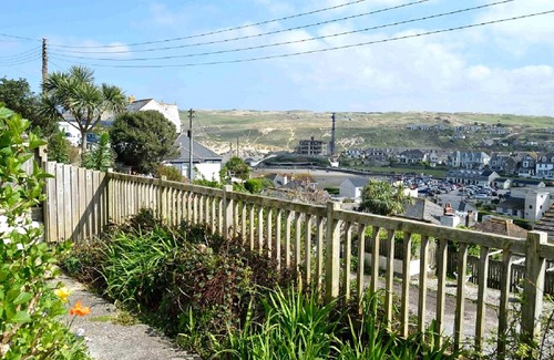 Perranporth House | Holiday home with panoramic views & a short walk to the beach