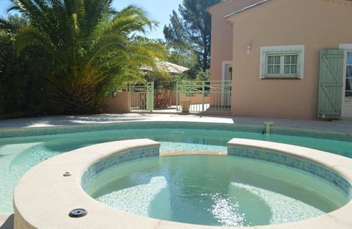 Figanieres House | Holiday home with large garden and pool