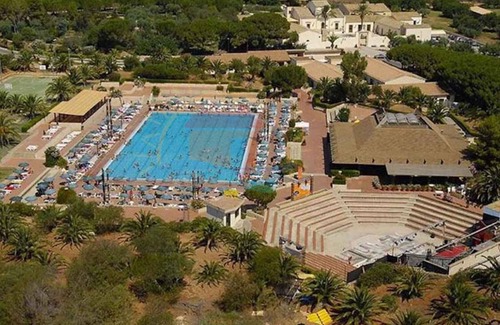 Ragusa House | Holiday home with outdoor pool and air conditioning