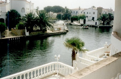 Castello d'Empuries House | Holiday home with pool and boat dock in Empuria. Pets Allowed