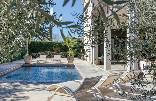 Perelada House | Holiday Home with Pool and in a Golf Zone