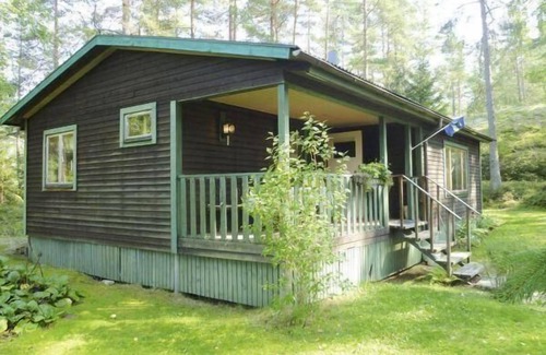 Flen House | Holiday home with private parking