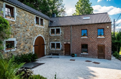 Verviers House | Holiday home with sauna and swimming pool