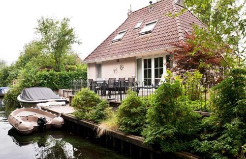 Eernewoude House | Holiday home with sauna, outdoor spa