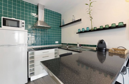 Seixal House | Holiday Home 'Zen Village Azul' with Shared Pool, Wi-Fi and Air Conditioning