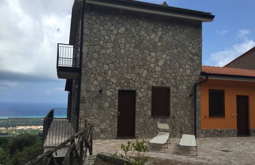 Capri Leone House | Holiday house in the middle of an olive plantation with fantastic sea view