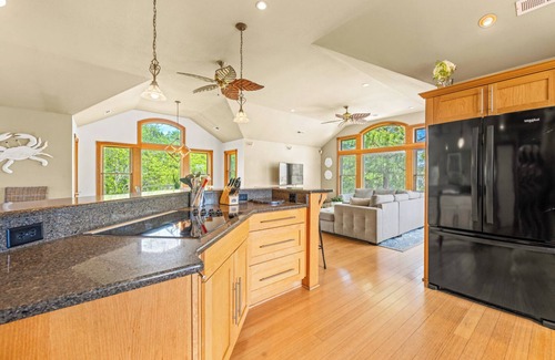 Monteray Shores House | Holiday House 4 Bedroom Home With Heated Pool!