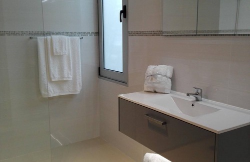Calheta House | Holiday house Arco da Calheta for 4 - 8 persons with 4 bedrooms - Holiday house