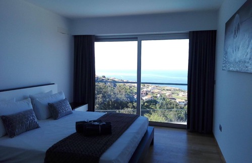 Calheta House | Holiday house Arco da Calheta for 4 - 8 persons with 4 bedrooms - Holiday house