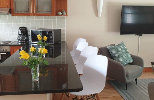 Tokai House | Holiday house Cape Town for 2 - 7 persons with 3 bedrooms - Twin house