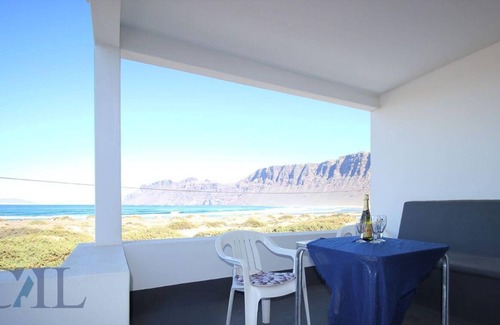 Caleta de Famara House | Holiday house Caleta de Famara for 2 - 10 persons with 5 bedrooms - Holiday house