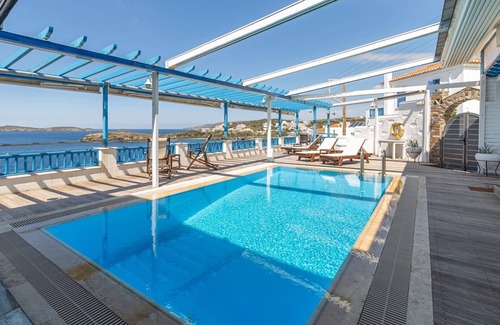 Mpatsi Villa | Holiday House in Batsi Andros, private pool